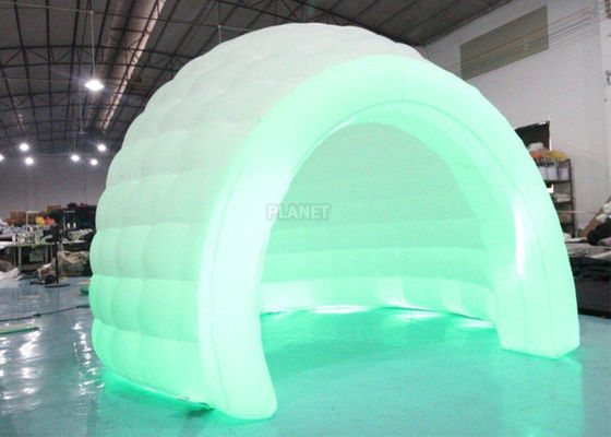 Tenda Kubah Igloo Tiup Raksasa Lampu LED Berwarna-warni Dengan Pintu Masuk Terowongan